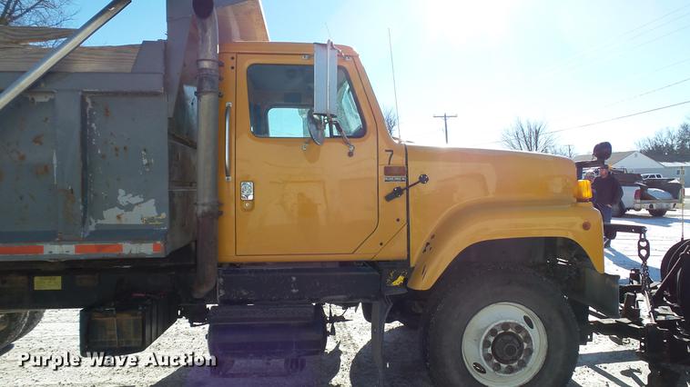 image for item DC5700 1996 International 2574 dump truck