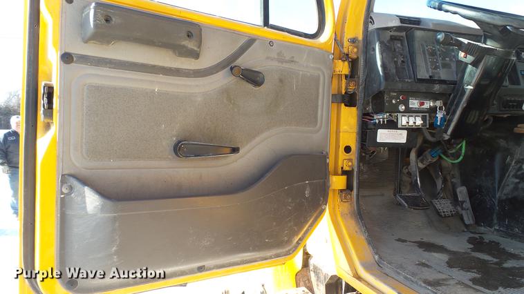 image for item DC5700 1996 International 2574 dump truck
