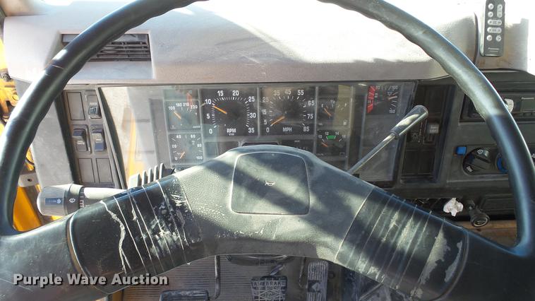 image for item DC5700 1996 International 2574 dump truck