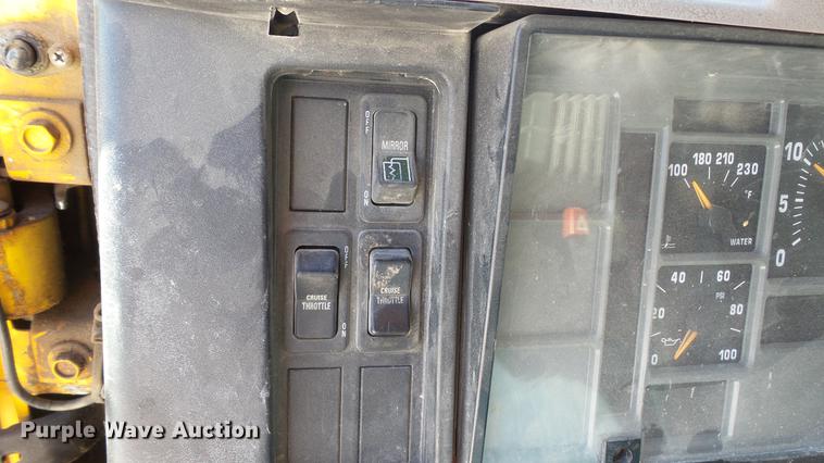 image for item DC5700 1996 International 2574 dump truck