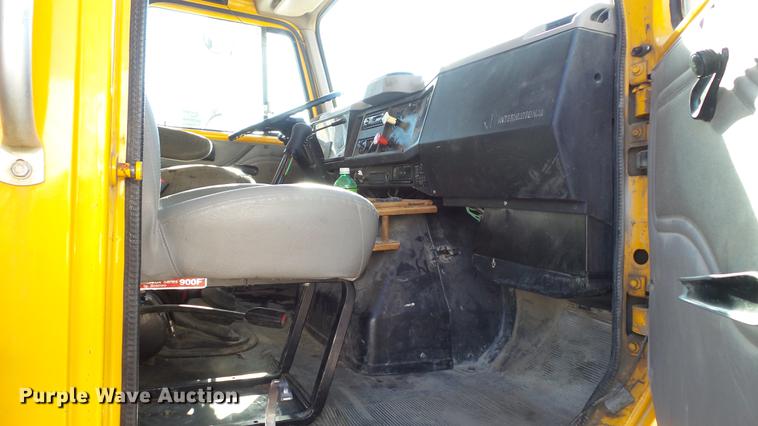 image for item DC5700 1996 International 2574 dump truck