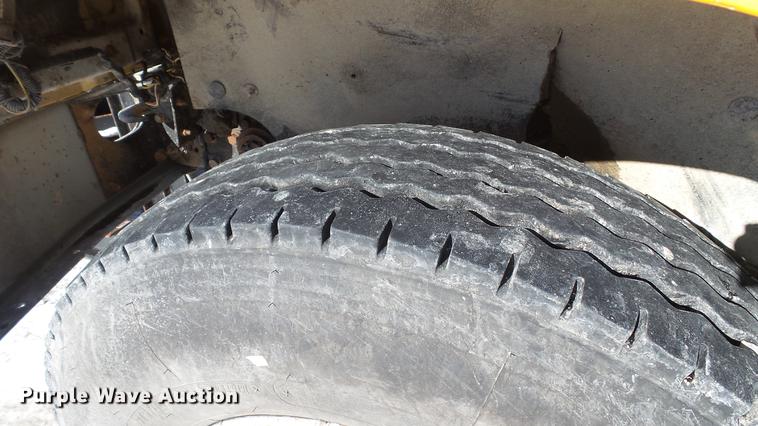 image for item DC5700 1996 International 2574 dump truck