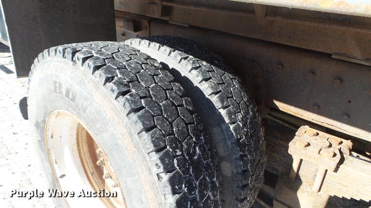 image for item DC5700 1996 International 2574 dump truck