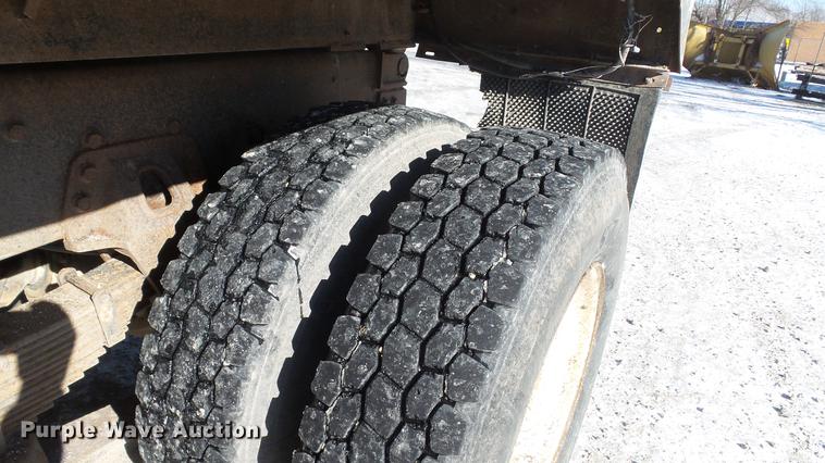 image for item DC5700 1996 International 2574 dump truck