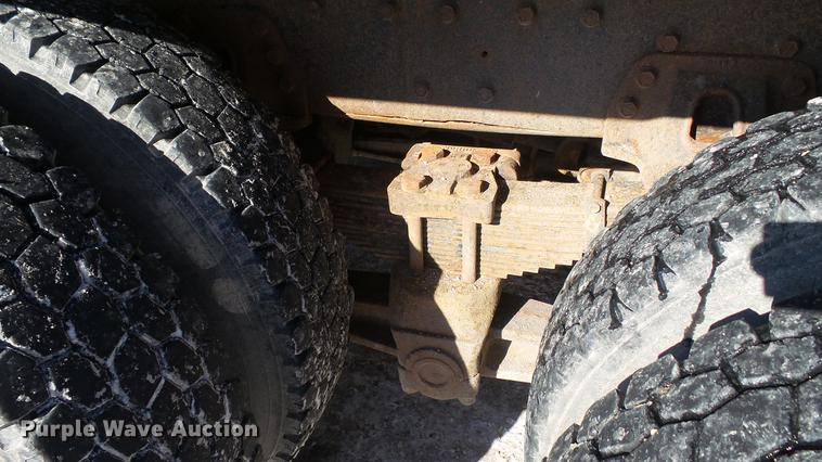 image for item DC5700 1996 International 2574 dump truck