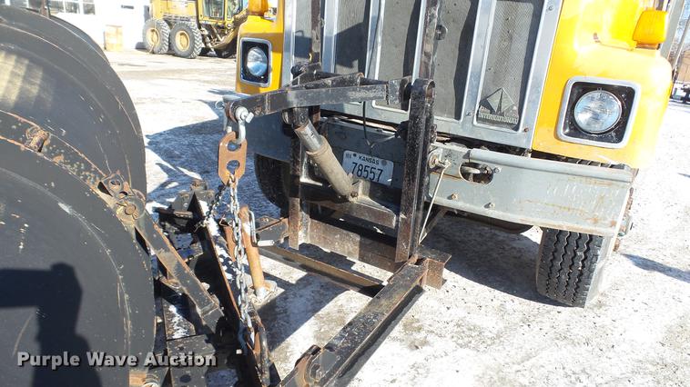 image for item DC5700 1996 International 2574 dump truck