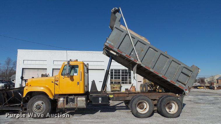 image for item DC5700 1996 International 2574 dump truck