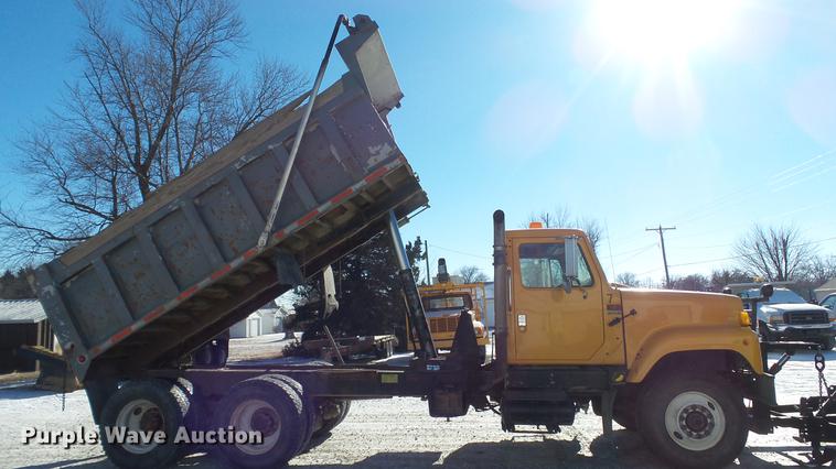 image for item DC5700 1996 International 2574 dump truck