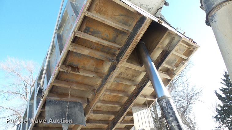 image for item DC5700 1996 International 2574 dump truck