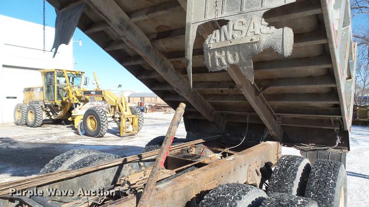 image for item DC5700 1996 International 2574 dump truck