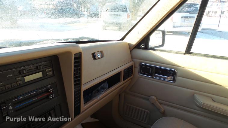 image for item DC5710 1992 Jeep Cherokee SUV