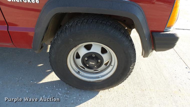 image for item DC5710 1992 Jeep Cherokee SUV