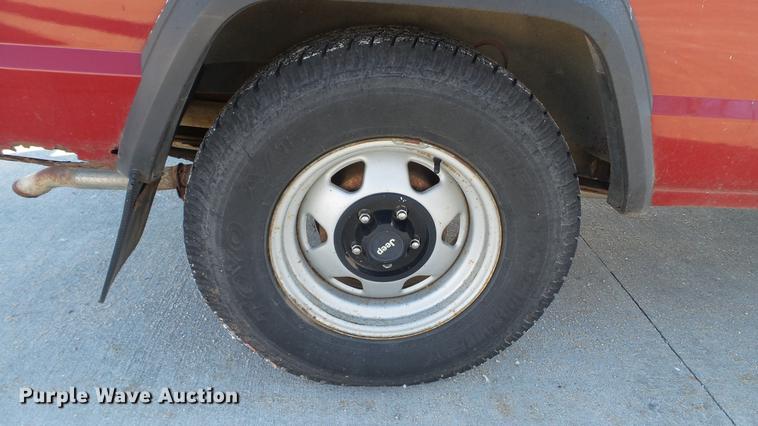 image for item DC5710 1992 Jeep Cherokee SUV