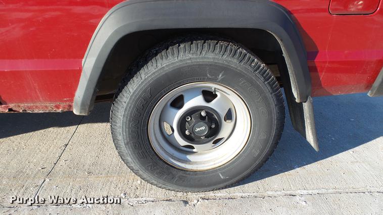 image for item DC5710 1992 Jeep Cherokee SUV