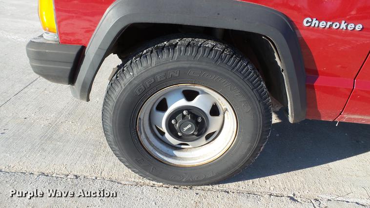 image for item DC5710 1992 Jeep Cherokee SUV