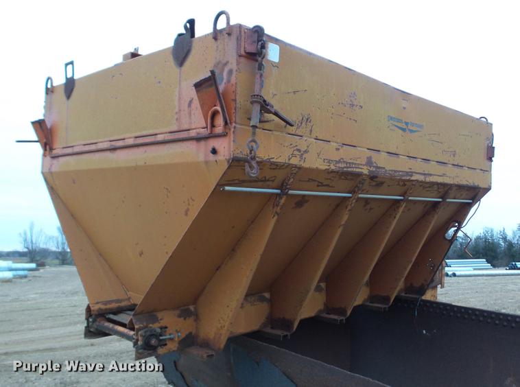 image for item DC5720 Swenson V-box spreader