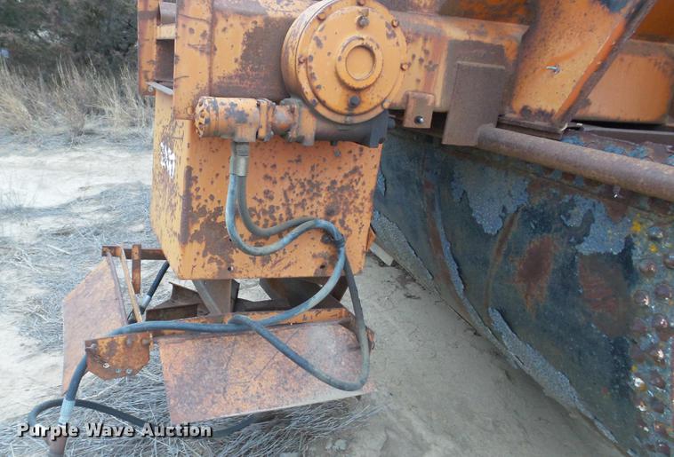 image for item DC5720 Swenson V-box spreader