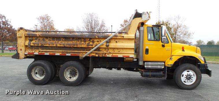 image for item DC6778 2007 International 7400 dump truck