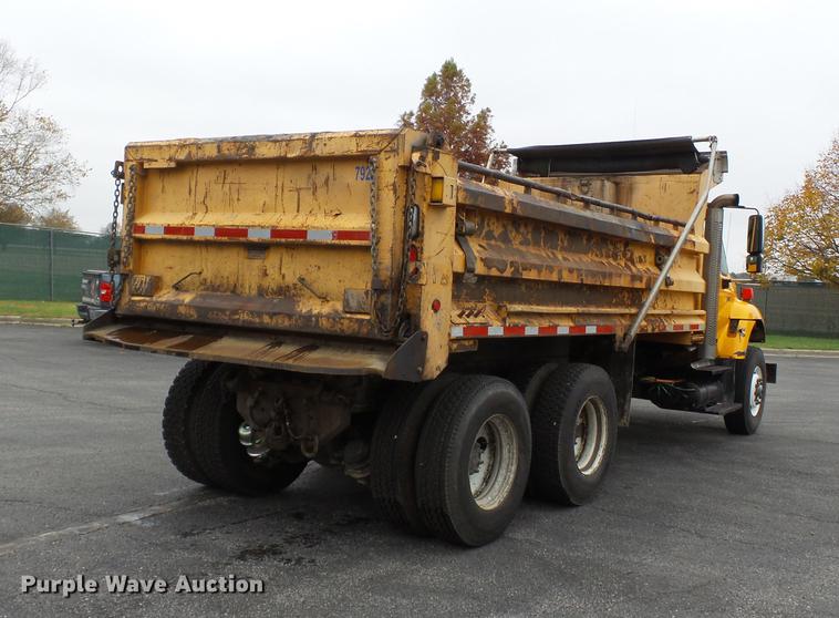 image for item DC6778 2007 International 7400 dump truck