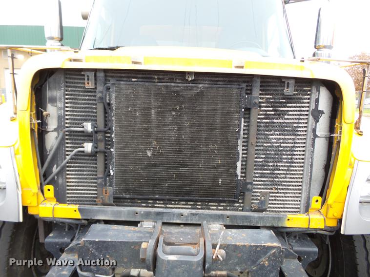 image for item DC6778 2007 International 7400 dump truck
