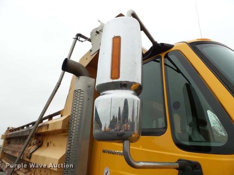 image for item DC6778 2007 International 7400 dump truck