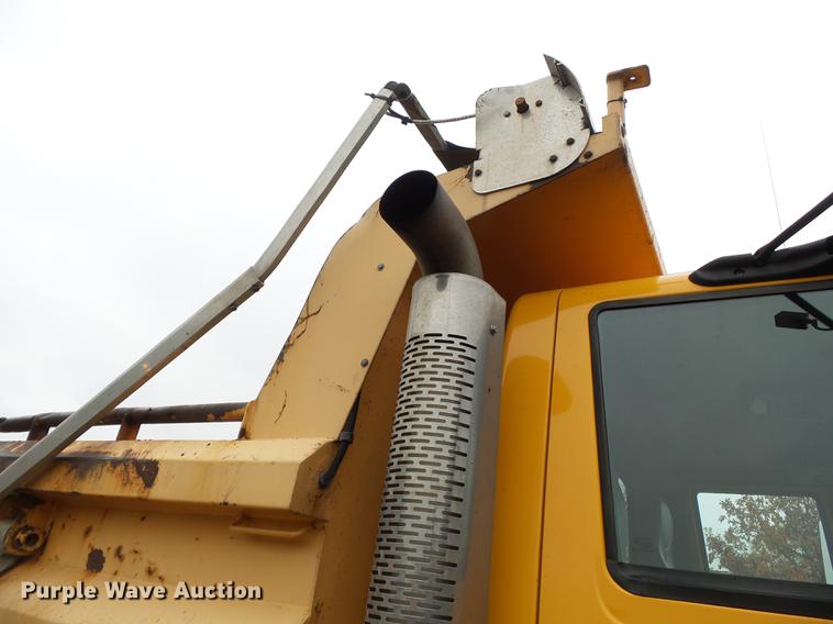 image for item DC6778 2007 International 7400 dump truck