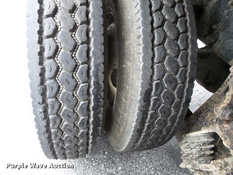 image for item DC6778 2007 International 7400 dump truck