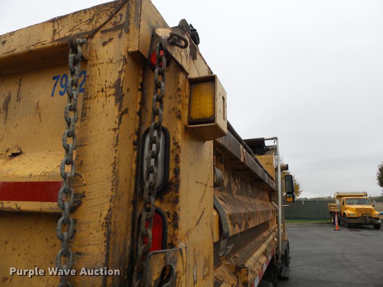 image for item DC6778 2007 International 7400 dump truck