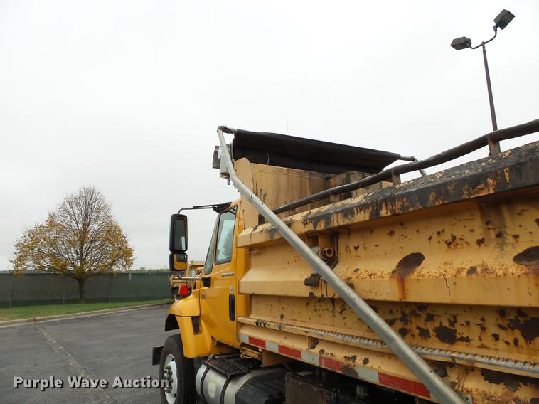 image for item DC6778 2007 International 7400 dump truck