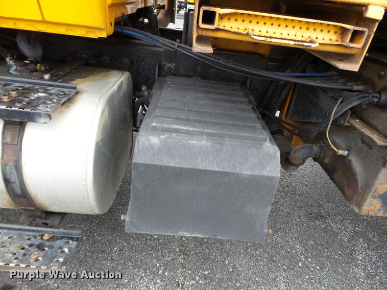 image for item DC6778 2007 International 7400 dump truck