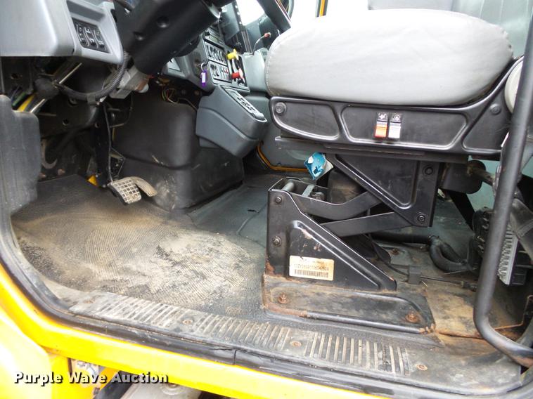 image for item DC6778 2007 International 7400 dump truck