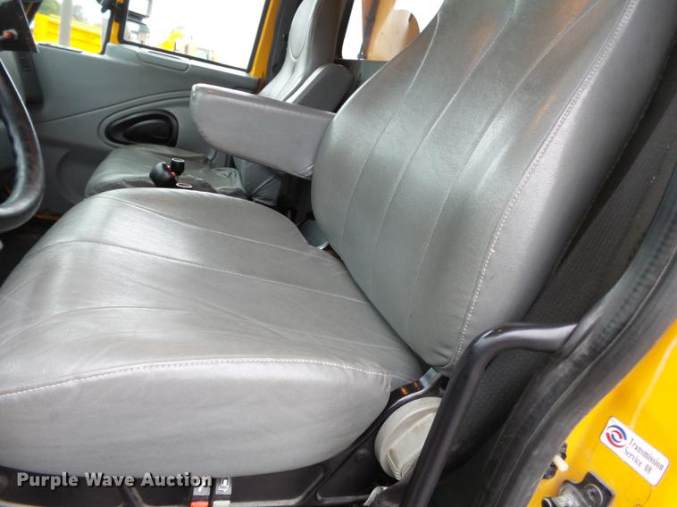 image for item DC6778 2007 International 7400 dump truck