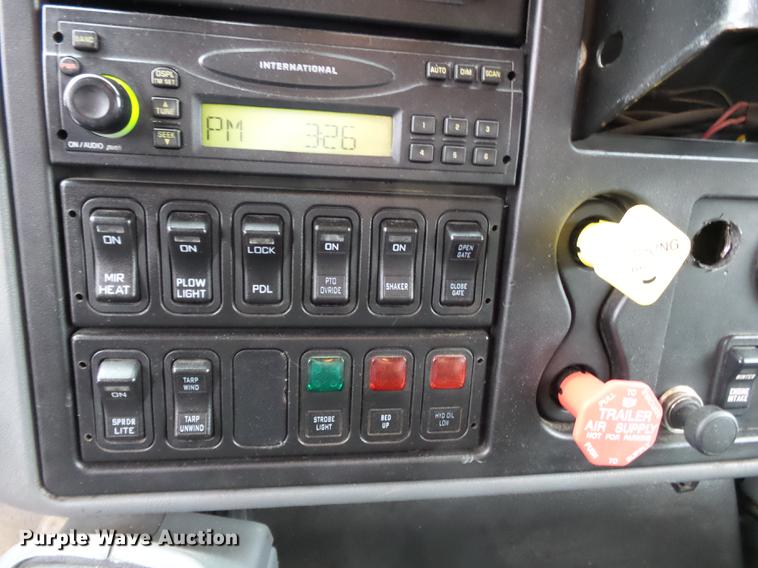 image for item DC6778 2007 International 7400 dump truck