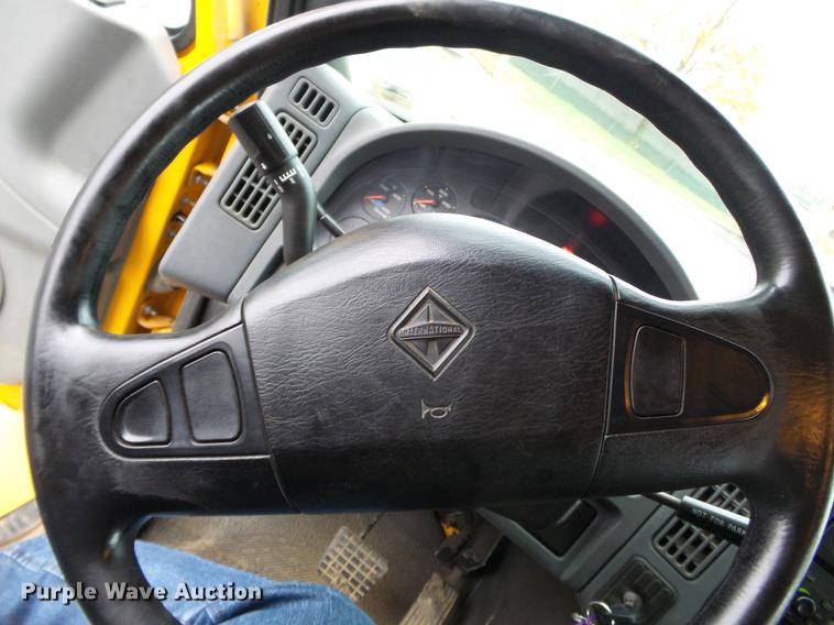 image for item DC6778 2007 International 7400 dump truck