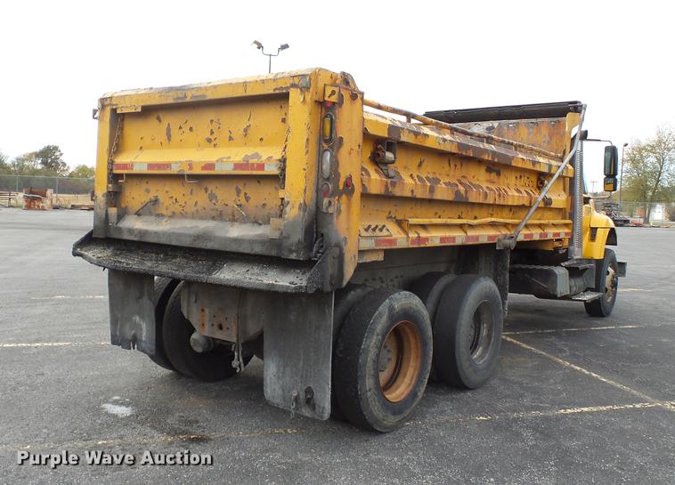 image for item DC6786 2002 International 7400 dump truck