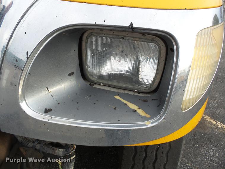 image for item DC6786 2002 International 7400 dump truck