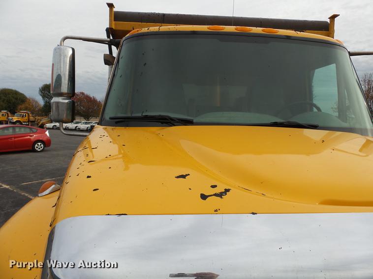 image for item DC6786 2002 International 7400 dump truck