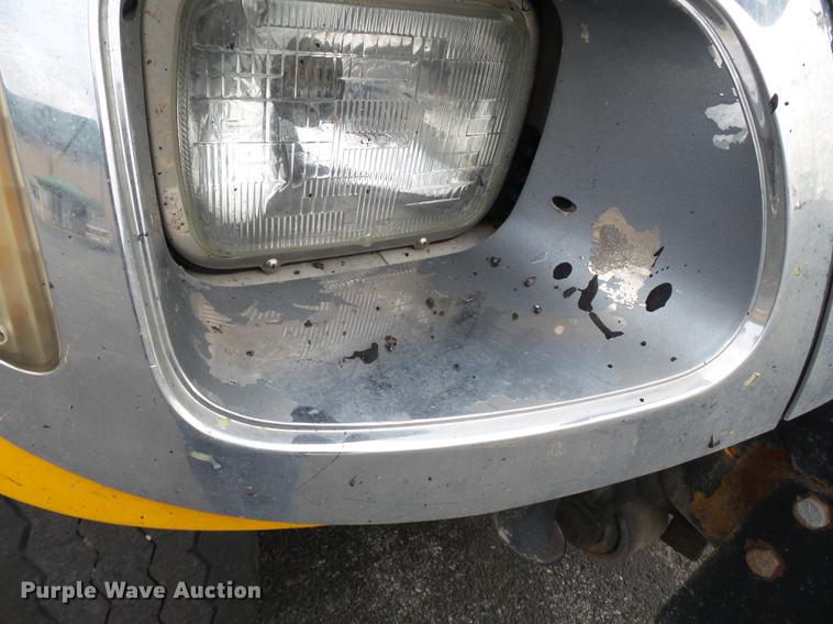 image for item DC6786 2002 International 7400 dump truck