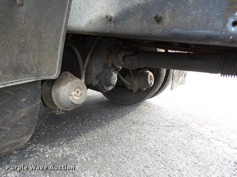 image for item DC6786 2002 International 7400 dump truck