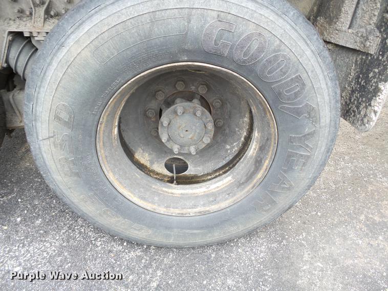 image for item DC6786 2002 International 7400 dump truck