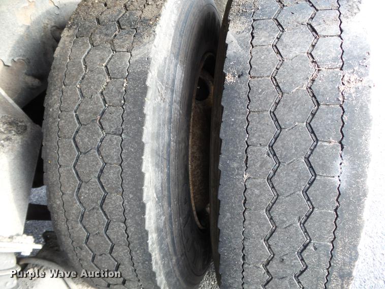 image for item DC6786 2002 International 7400 dump truck