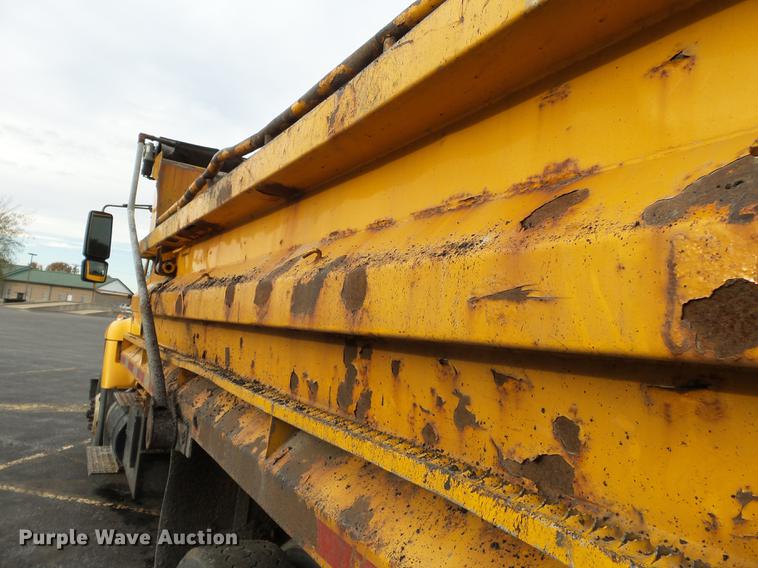 image for item DC6786 2002 International 7400 dump truck