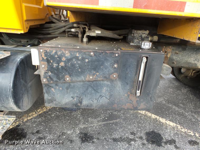 image for item DC6786 2002 International 7400 dump truck