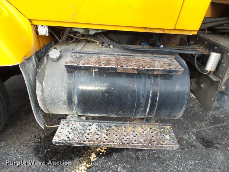 image for item DC6786 2002 International 7400 dump truck