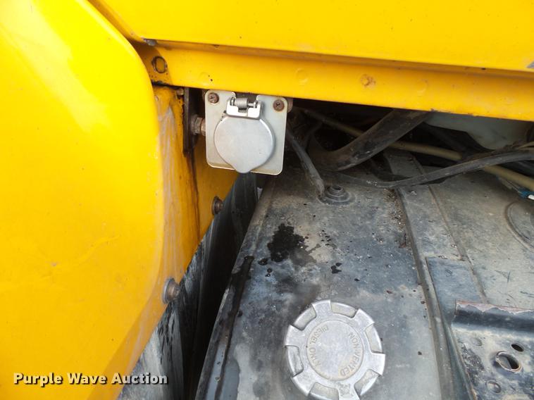 image for item DC6786 2002 International 7400 dump truck