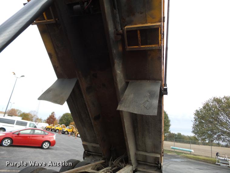 image for item DC6786 2002 International 7400 dump truck