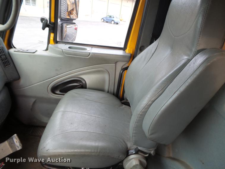 image for item DC6786 2002 International 7400 dump truck