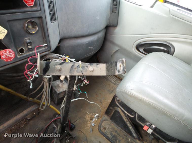 image for item DC6786 2002 International 7400 dump truck