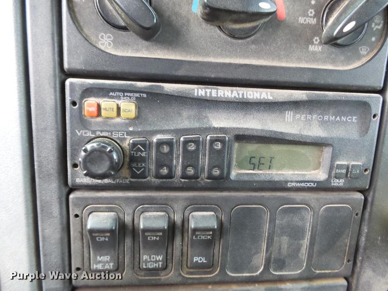 image for item DC6786 2002 International 7400 dump truck