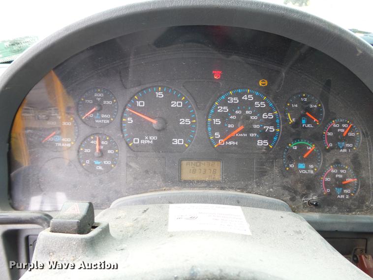 image for item DC6786 2002 International 7400 dump truck